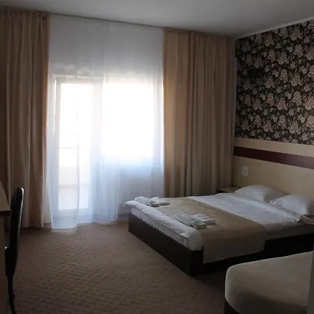 מלון Napoli מאמאיה